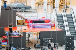 Монтаж подиума в Атриуме Ельцин Центра. Международная неделя моды UF LAB