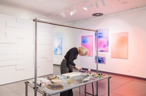 Перформанс Елены Филаретовой на выставке «НИИ Филаретова. Екатеринбург»