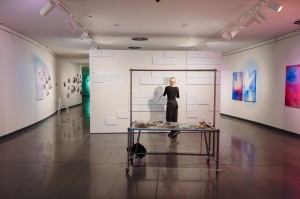 Перформанс Елены Филаретовой на выставке «НИИ Филаретова. Екатеринбург»