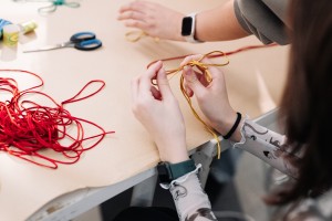 Программа «Смыслы современного Китая». Мастер-класс по плетению китайских узелков чжунгоцзе