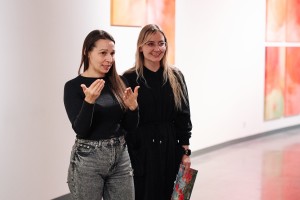 Экскурсия по выставке «НИИ Филаретова. Екатеринбург» с переводом на русский жестовый язык. Неделя глухих в Ельцин Центре. 2024 год