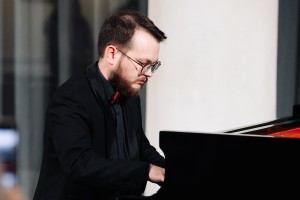 «Она запомнилась по дням». Поэтическая антология войны