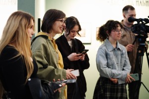 Пресс-тур по выставке Генриетты Перьян «Оттепель. Фото на память»