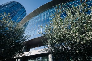 Фасад Ельцин Центра в Екатеринбурге весной