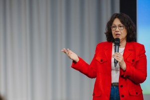 Лекция Анны Новиковой «Язык нежности: фотография как текст публичной антропологии и цифровой истории»