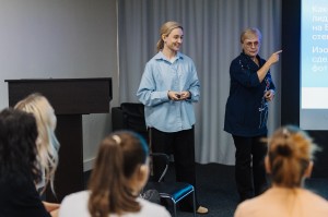 Интеллектуальная игра «Ровесники 90-х» с переводом на русский жестовый язык