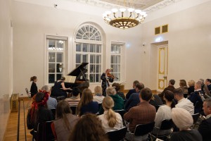 Концерт в усадьбе Долгоруковых-Бобринских: Ольга Артюгина и Оксана Ралкина. «Неуловимое барокко: на границе времен»