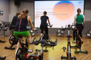 Перформативная тренировка в фитнес-клубе «Реформа»