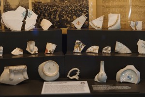 Экскурсия по выставке «Хрустальный праздник: посуда новогоднего стола»