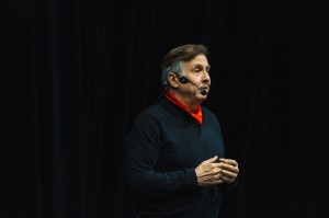Моноспектакль Петра Семака «Театр в лицах» в Ельцин Центре