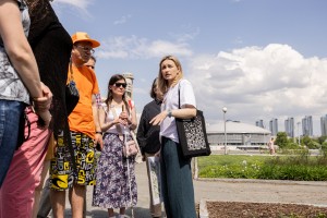 Поэзия в Саду трав. Арт-терапевтическая практика с элементами тифлокомментирования