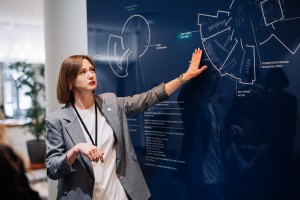 Экскурсия участников музыкальной резиденции по музею и Ельцин Центру