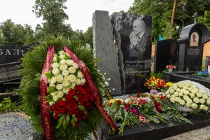 Открытие памятника на могиле Геннадия Бурбулиса