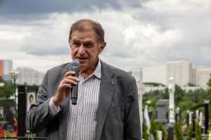 Открытие памятника на могиле Геннадия Бурбулиса