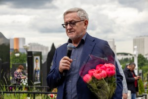 Открытие памятника на могиле Геннадия Бурбулиса