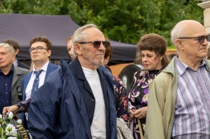Открытие памятника на могиле Геннадия Бурбулиса