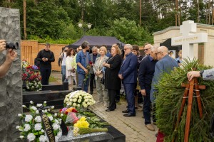 Открытие памятника на могиле Геннадия Бурбулиса
