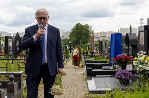 Открытие памятника на могиле Геннадия Бурбулиса