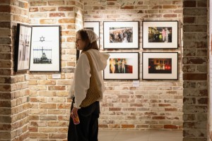 «Выходные на Никитской» Кураторская экскурсия по выставке «10 лет в Центре»