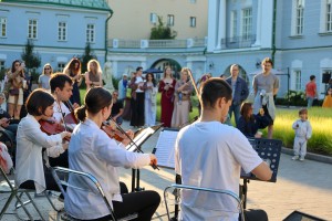 «Выходные на Никитской» Концерт «Бездомная музыка»