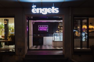 Осип Тофф (Александра Грачёва и Никита Балтинских), ресторан Engels на Малышева. Ярмарка «АТРИУМ»: арт-объекты в городской среде
