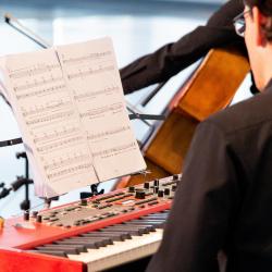 Новая музыка в зале Свободы: Стон Земли