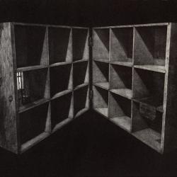 Утренняя медитация на выставке Blackout