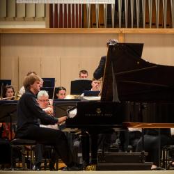 Пианист Олег Худяков