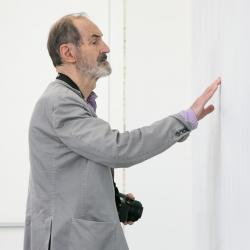 Выставка Эрика Булатова для слабовидящих