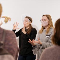 «Улицы Лагранжа» и «Александр Родченко». Инклюзивная экскурсия с переводом на РЖЯ