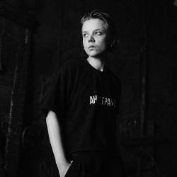 Лаборатория «Стечения» в рамках выставки «НИИ Филаретова. Екатеринбург». Настя Франц, «Очертания»