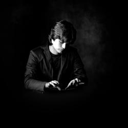 «Русские гении». Сольный концерт Ильи Папояна