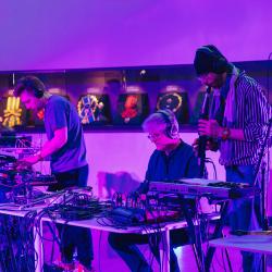 Аудиовизаульный перфоманс «Больше света». Nim_b и Elfilter