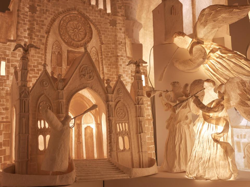 «Другая песенка». Новогодняя выставка Дины Хайченко в усадьбе