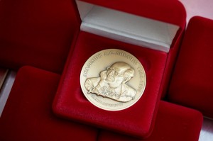 Медаль Премии имени академика Д.С. Лихачева