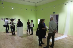 Выставка Даны Энгфер «История про историю. Сквозь падающие листья»