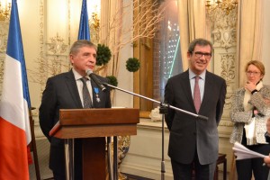 Исполнительный директор Президентского Центра Б.Н. Ельцина Александр Дроздов и посол Франции в России Жан-Морис Рипер