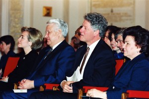 Супруга президента США Х.Р. Клинтон, президент РФ Б.Н. Ельцин, президент США Уилям Дж. (Билл) Клинтон, супруга президента РФ Н.И. Ельцина  