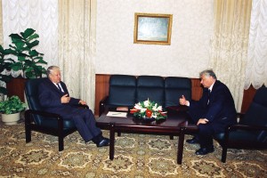 Президент РФ Б.Н. Ельцин и председатель Верховного Совета Дагестанской АССР М.М. Магомедов