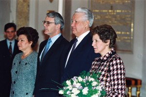 Супруга президента РФ Н.И. Ельцина, премьер-министр Великобритании Джон Мэйджор, Президент РФ Б.Н. Ельцин, супруга премьер-министра Великобритании Норма Мэйджор