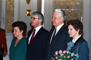 Супруга президента РФ Н.И. Ельцина, премьер-министр Великобритании Джон Мэйджор, Президент РФ Б.Н. Ельцин, супруга премьер-министра Великобритании Н. Мэйджор