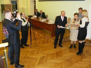 Геннадий Бурбулис, Наина Иосифовна Ельцина на церемонии награждения победителей Третьего Всероссийского конкурса «Борис Ельцин – новая Россия – мир»