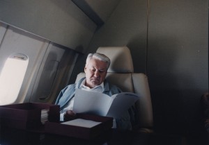 Борис Ельцин в салоне самолета