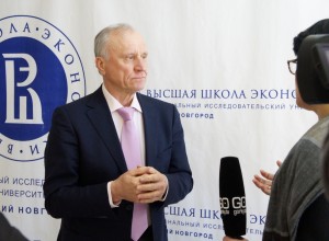 Геннадий Бурбулис на Ельцинском семинаре «Я думаю!» в Нижнем Новгороде