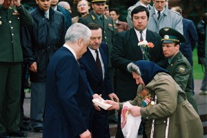 Участие президента РФ Б.Н. Ельцина в праздничных мероприятиях, посвященных 49-й годовщине Победы в Великой Отечественной войне 1941-1945 гг.