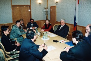 Встреча президента РФ Б.Н. Ельцина с делегацией думской фракции "Либерально-демократический союз '12 декабря'" во главе с заместителем главы фракции И. Хакамадой