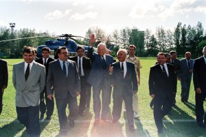 Посещение президентом РФ Б.Н. Ельциным Московской области. Посещение ФЦДТ "Союз". Подмосковного колхоза "Борец"