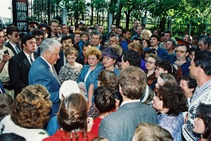 Посещение президентом РФ Б.Н. Ельциным Московской области. Посещение ФЦДТ "Союз". Подмосковного колхоза "Борец"