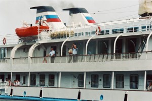 Поездка президента РФ Б.Н. Ельцина и Н.И. Ельциной по Волге (г. Плес Ивановской области, г. Нижний Новгород, г. Тольятти, г. Волжск (показательные полеты военной авиации),  г. Ростов-на-Дону и г. Сочи резиденция "Бочаров ручей")