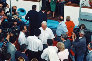 Поездка президента РФ Б.Н. Ельцина и Н.И. Ельциной по Волге (г. Плес Ивановской области, г. Нижний Новгород, г. Тольятти, г. Волжск (показательные полеты военной авиации),  г. Ростов-на-Дону и г. Сочи резиденция "Бочаров ручей")